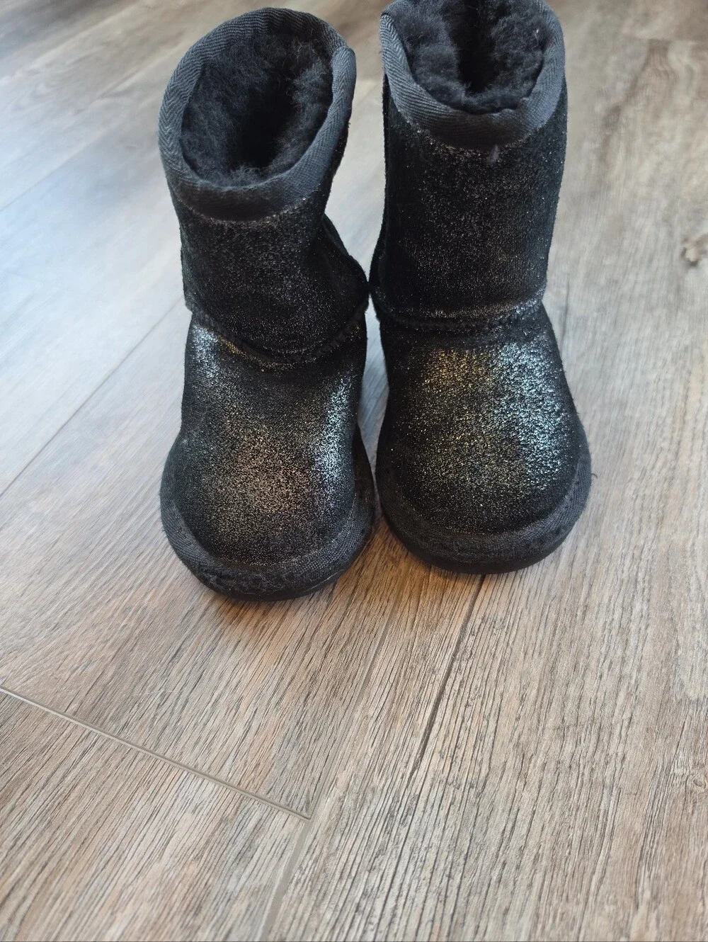 UGG Girls Classic Short II Black Glitter Boots 1002806 Size 5